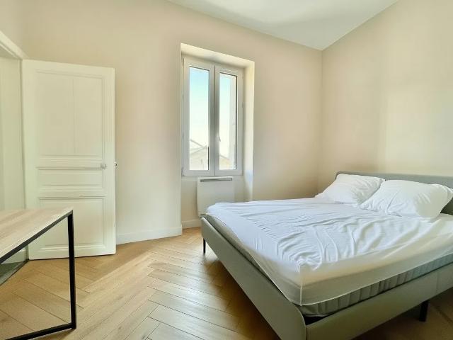TOUTES AIDES – Appartement meublé avec balcon