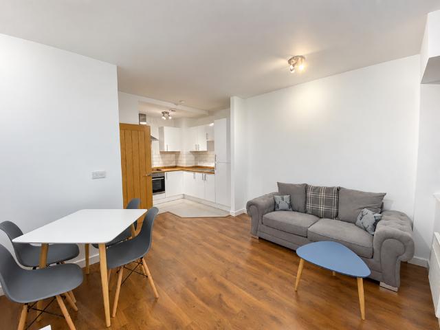 Touthill Close, Peterborough PE1 1 bed apartment to rent £950 pcm £219 pw