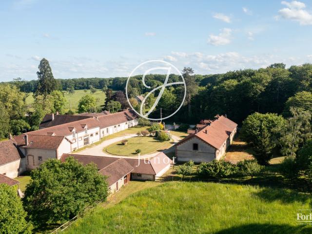 Toucy – Yonne | Hameau Historique – 3 Maisons & Granges Événementielles parc 4ha