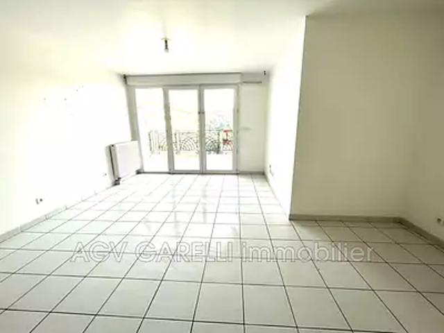 Toulon 83000 Achat / Vente appartement 3 pièces t3 au dernier étage terrasse
