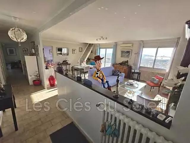 Toulon 83000 Achat / Vente appartement 4 pièces t4 au dernier étage terrasse