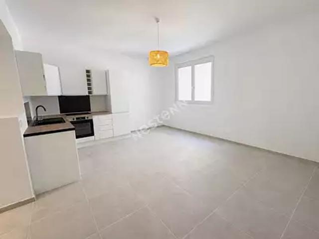 Toulon 83000 Achat / Vente appartement 4 pièces t4 au dernier étage cave