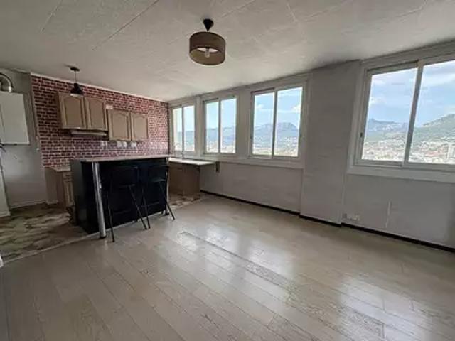 Toulon 83000 Location appartement 3 pièces t3 au dernier étage