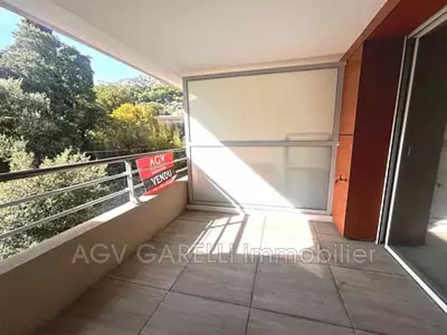 Toulon 83100 Achat / Vente appartement 2 pièces t2 au dernier étage terrasse