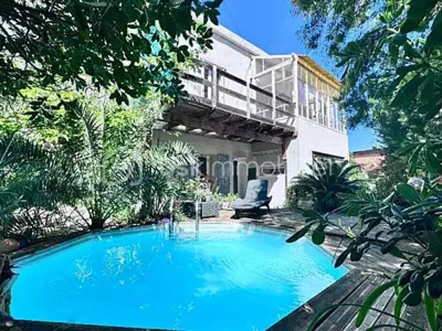 Toulon 83100 Achat / Vente maison 9 pièces t9 piscine terrasse