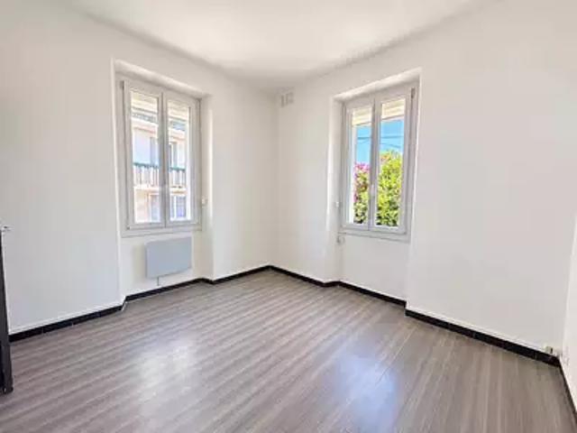 Toulon 83200 Achat / Vente appartement 2 pièces t2 au dernier étage
