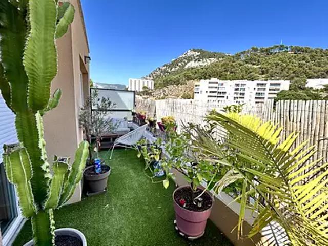 Toulon 83200 Achat / Vente appartement 2 pièces t2 au dernier étage