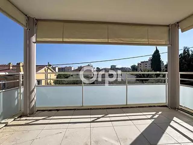 Toulon 83200 Achat / Vente appartement 2 pièces t2 au dernier étage terrasse