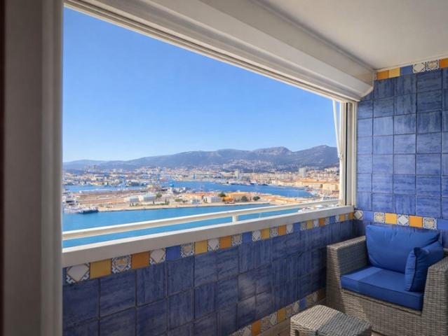 Toulon – Appartement avec vues, cave et parking privé