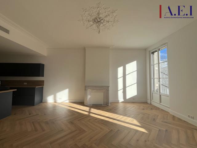 Toulon Appartement Haussmanien de 160m2 refait à neuf