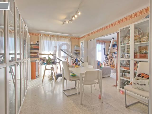 TOULON EST APPARTEMENT T4 DE 66 M2 AU DERNIER ETAGE AVEC BALCON ET CAVE