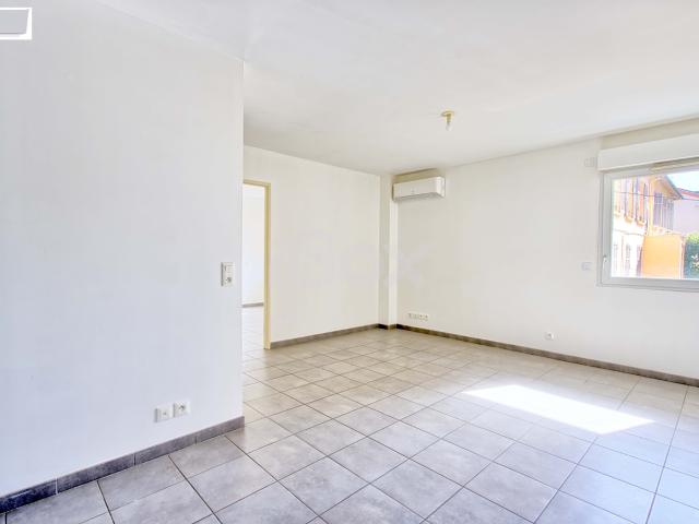 TOULON EST DANS RESIDENCE RECENTE APPARTEMENT T2 DE 42 m2 AVEC ASCENSEUR ET PLACE DE PARKING EN SUS