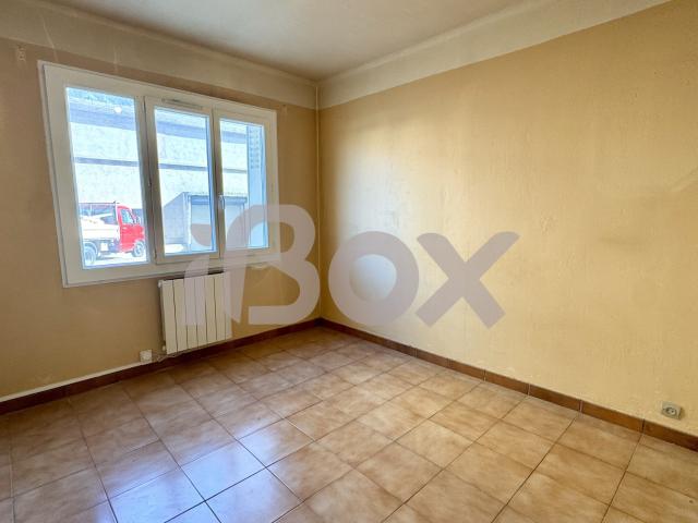 Toulon Est, dans résidence sécurisée appartement T3 traversant de 55 m2