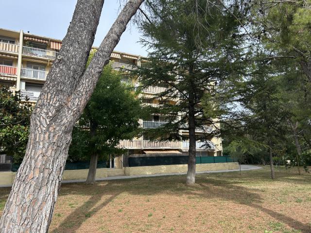 Toulon est proche la valette: T3 74M2 avec terrasse et parking privatif