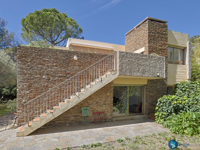 TOULON FARON MAISON D'ARCHITECTE T8 SUR TERRAUN DE 1530M2 ARBORE