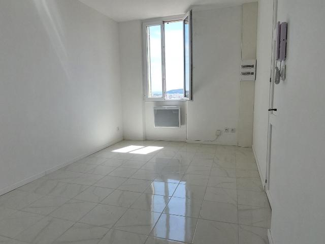TOULON EST Appartement DERNIER ETAGE vue mer