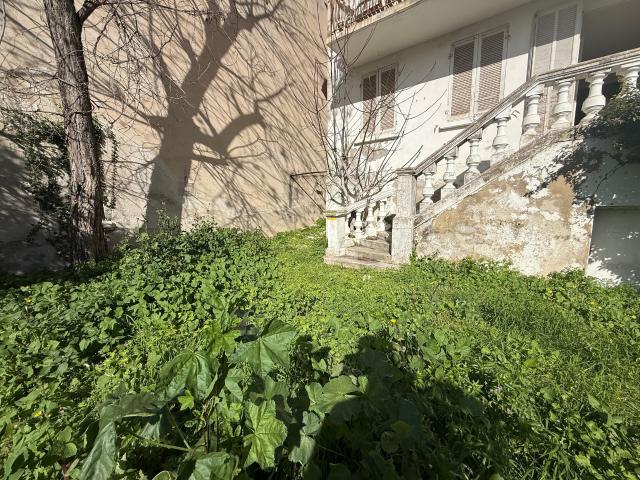 Toulon Le Mourillon Rez de jardin avec parkings