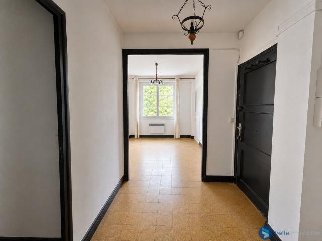TOULON LE PORT T3 60M2 BALCON A RENOVER