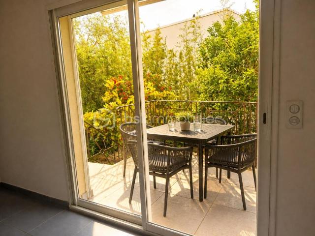 TOULON PONT DE SUVE / SERINETTE: HAUT DE VILLA DE 95 M2 AVEC TERRASSES ET JARDIN