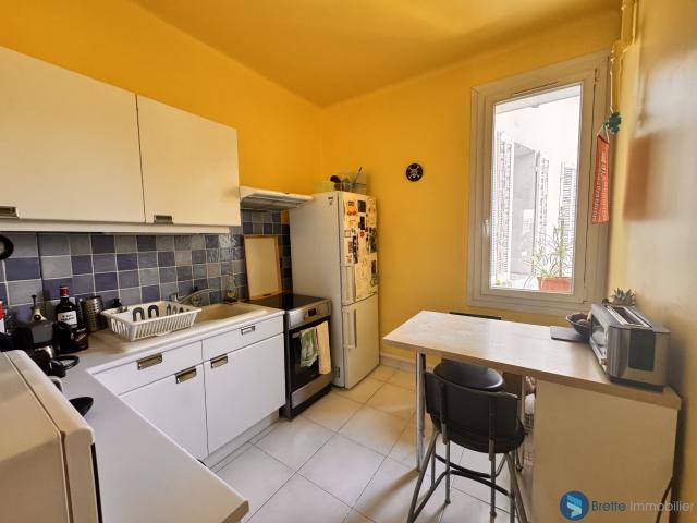 TOULON SAINT ROCH APPARTEMENT T2 AVEC BALCON ET CAVE