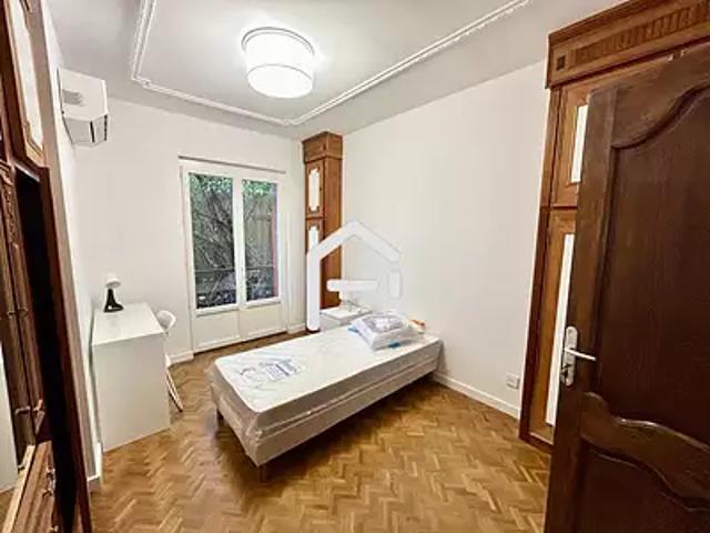 Toulouse 31200 Location maison 1 pièce t1 au dernier étage