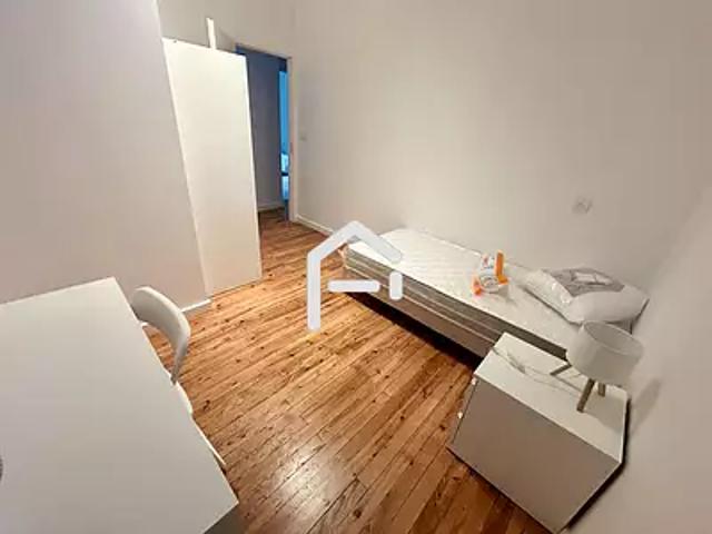Toulouse 31200 Location maison 1 pièce t1 au dernier étage jardin