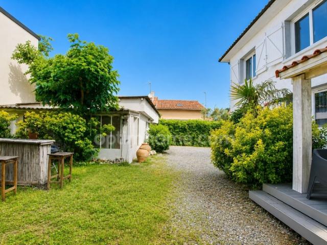 TOULOUSE 31500 – ARGOULETS / LA COQUILLE Maison familiale de caractère de près de 200 m² – Deux habitations indépendantes – Terrain de 727 m² – Garages et dépendances