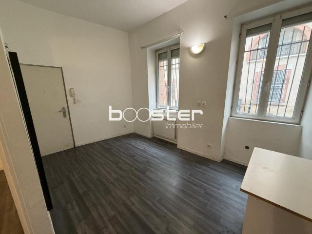 Toulouse centre: 2 pièces de 32 m² au rez de chaussée avec cour privative