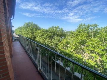 Toulouse DALBADE, Bel emplacement pour ce T5 traversant dernier étage 2 balcons filants cave et parking