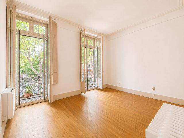 TOULOUSE Saint Sernin T4 traversant avec ascenseur, balcon et loggia