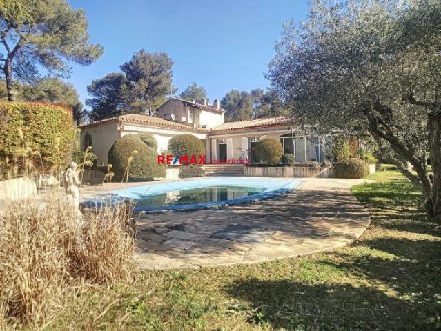 TOUR MAGNE VILLA AVEC PISCINE À LOUER