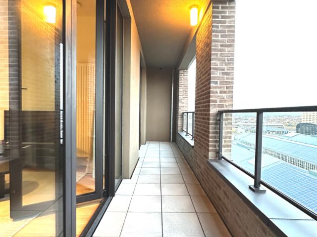 Tour & Taxi: Magnifique appartement meublé 1CH au 11ème étage: Vue de dingue.