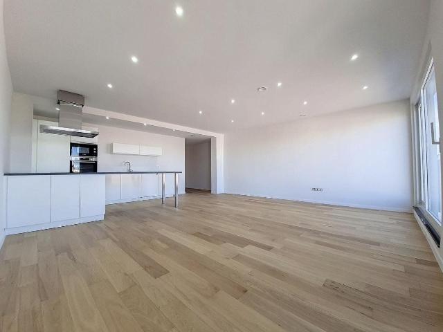 TOUR&TAXIS: Superbe Appartement 2 Chambres
