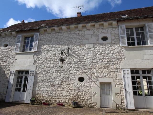 Touraine, Region De Chinon, dans un joli village histori. 198m² Chinon