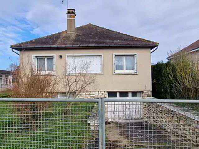 Tournon Saint Pierre 37290 Achat / Vente maison 3 pièces t3 au dernier étage cave