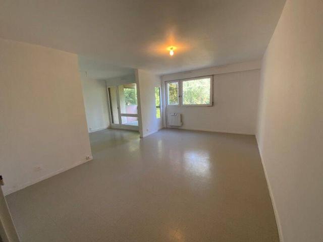 Tournus, Appartement 2 pièces avec balcon, 70 m² habitables