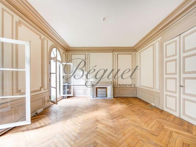 Tours centre 37000 Maison 330 m2 6 Chambres 2 Parkin. 330m² Tours