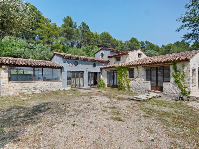 Tourrettes, maison en pierre avec vue panoramique et olivera. 315m² Tourrettes