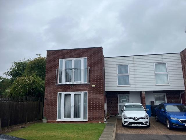 Tower View Court, Tower View Road. 2 bed apartment to rent £850 pcm £196 pw