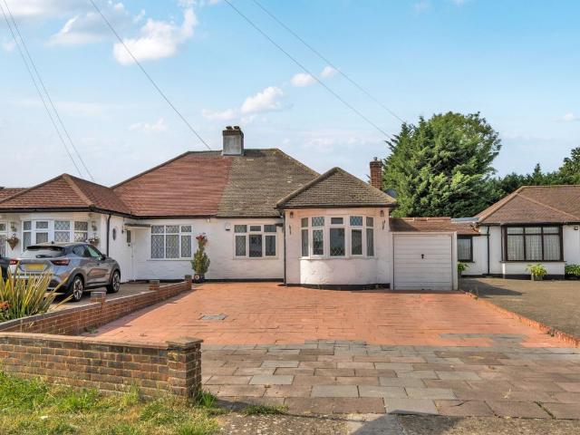 Tower View, Croydon CR0, 3 bed bungalow to rent, £2,000 pcm | PrimeLocation