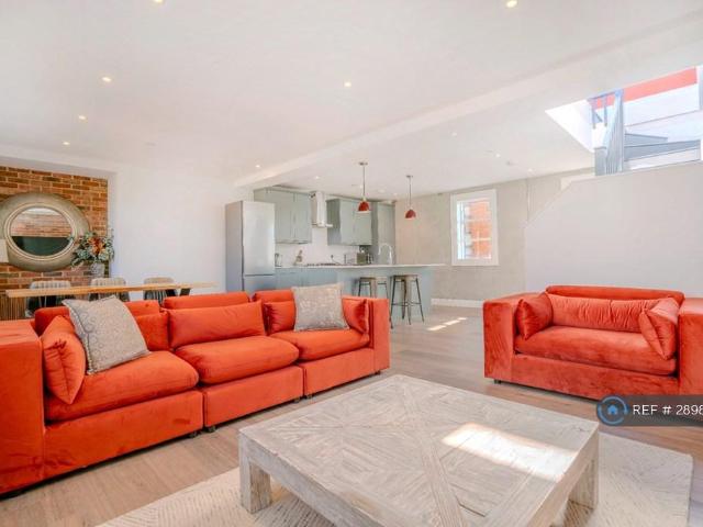 Tower Villas, London, SW19 3 bed semi detached house to rent £8,250 pcm £1,904 pw