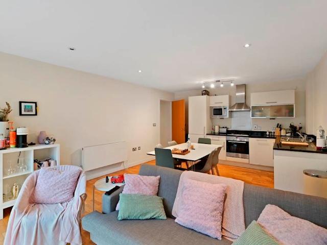 Tower Bridge Road, London SE1, 2 bed flat to rent, £2,708 pcm | PrimeLocation