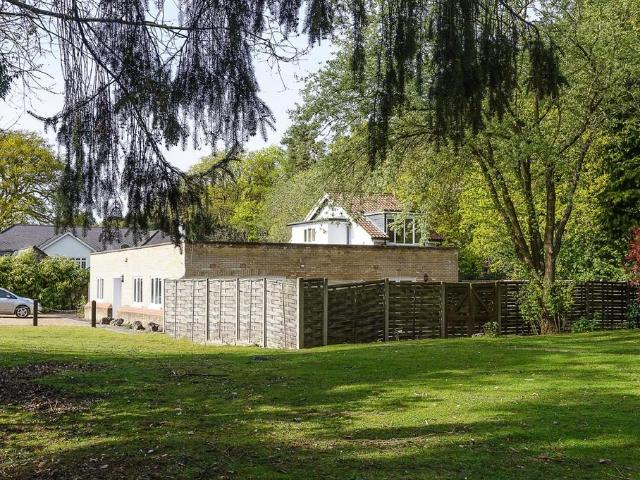 Tower Cottages, Portsmouth Road, KT10 5 bed detached house to rent £3,683 pcm £850 pw