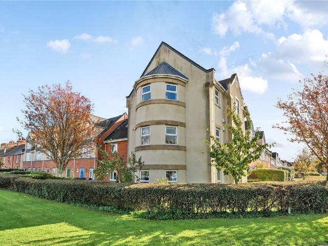 Tower Court, Tower Hill, Witney OX28, 2 bed flat to rent, £1,300 pcm | PrimeLocation