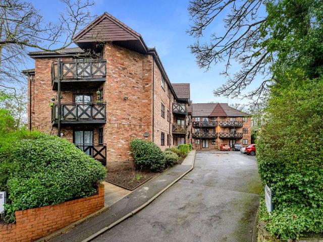 Tower Grange, Salford M7, 2 bed flat to rent, £875 pcm | PrimeLocation