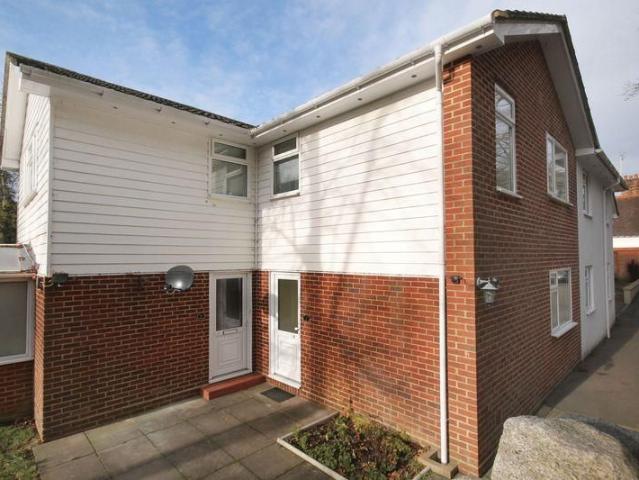 Tower Hill Road, Dorking RH4, 2 bed maisonette to rent, £1,450 pcm | PrimeLocation