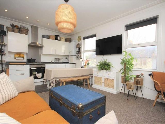 Tower Mews, Walthamstow E17, 1 bed maisonette to rent, £1,375 pcm | PrimeLocation