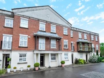 Tower Place Warlingham CR6 5 bed terraced house to rent £2,650 pcm £612 pw