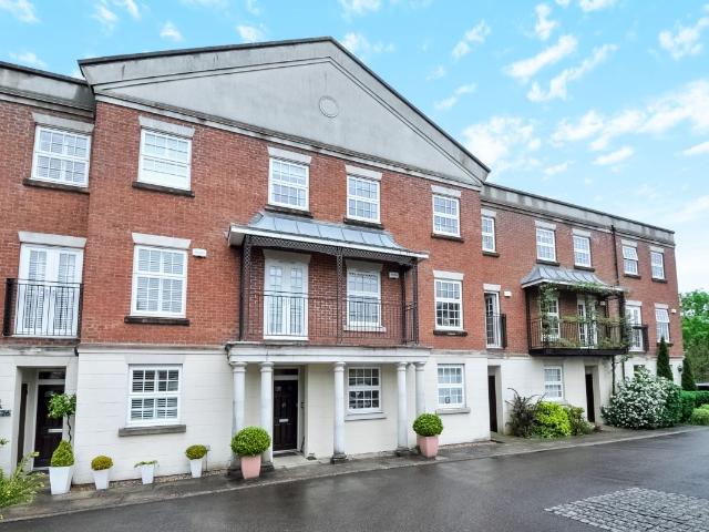 Tower Place, Warlingham CR6, 5 bed terraced house to rent, £2,650 pcm | PrimeLocation