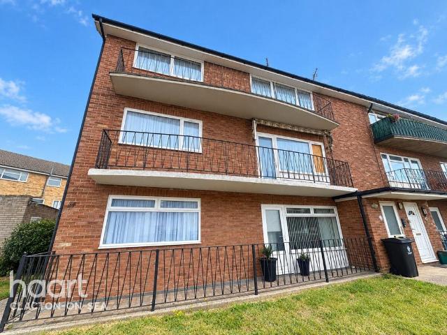 Tower Road, CLACTON ON SEA 2 bed flat to rent £1,200 pcm £277 pw